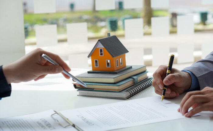 The real estate agent or bank officer explains the interest on t