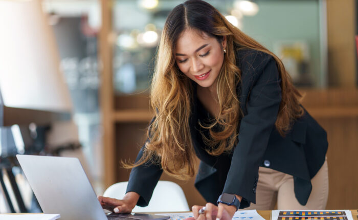 Portrait of young Asian business woman using laptop in the offic